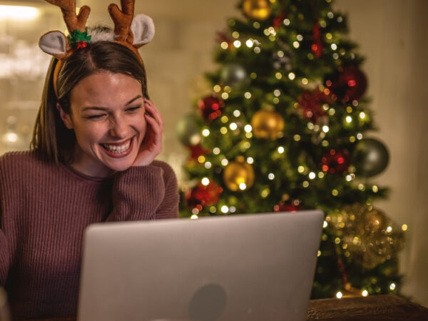 kerstborrel achter laptop organiseren