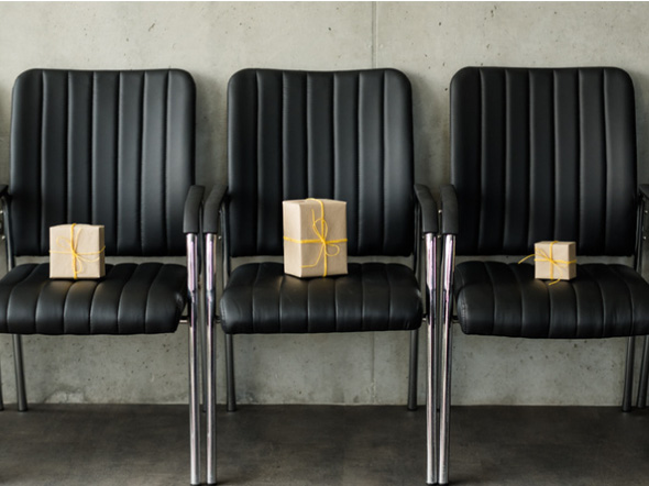 Psychologie geschenken cadeaus op stoelen